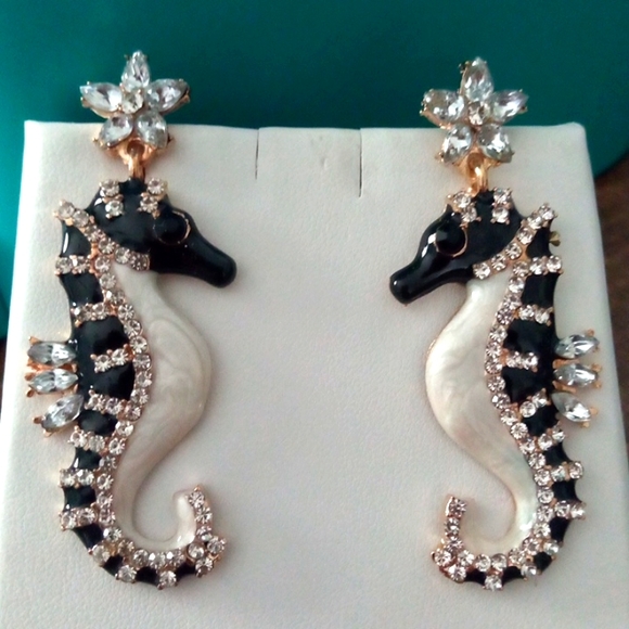 Jewelry - 🆕 Seahorse Earrings